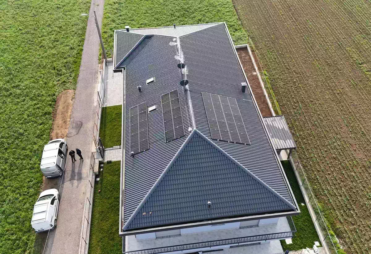 posa-di-moduli-fotovoltaici